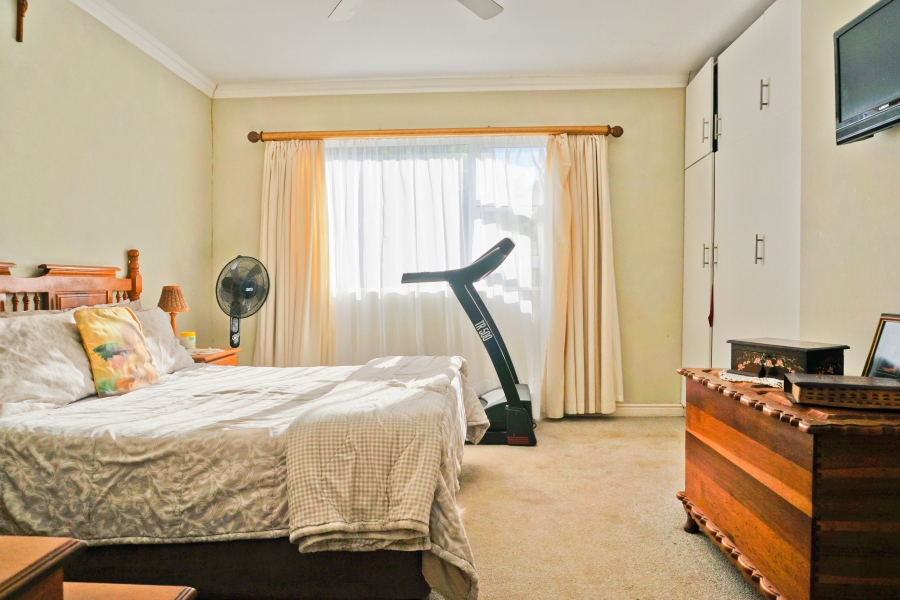 6 Bedroom Property for Sale in Kidds Beach Eastern Cape
